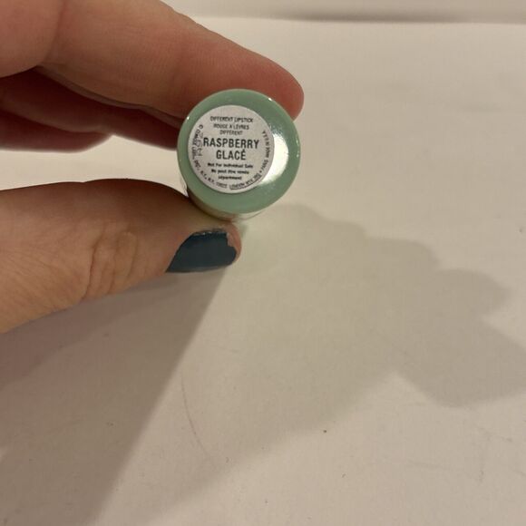 Clinique A Different Raspberry Glace Lipstick Original Formulation Full Size NEW - Picture 7 of 9